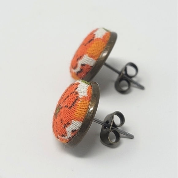 New Handmade | Upcycled Vintage Orange Floral Button Stud Earrings - Picture 3 of 4